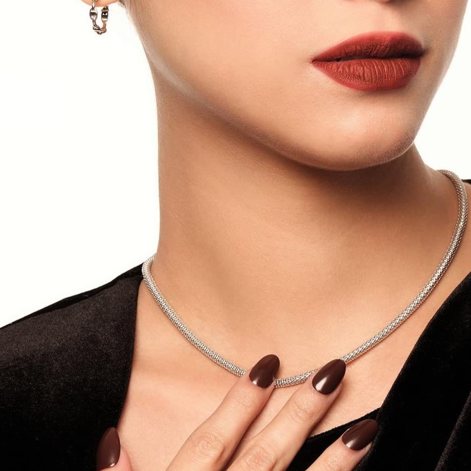 Apa yang Membuat Harga Kalung Emas 24 Karat dan 18 Karat Berbeda?