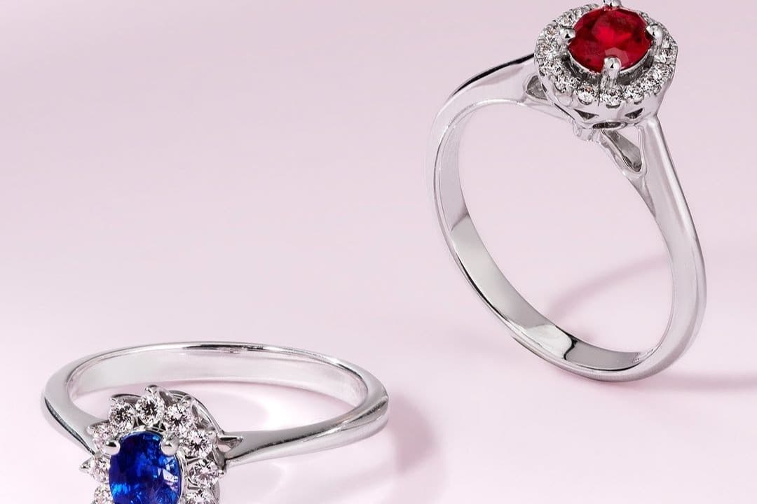 Cincin Emas Wanita Apa yang Cocok untuk Hadiah Natal?