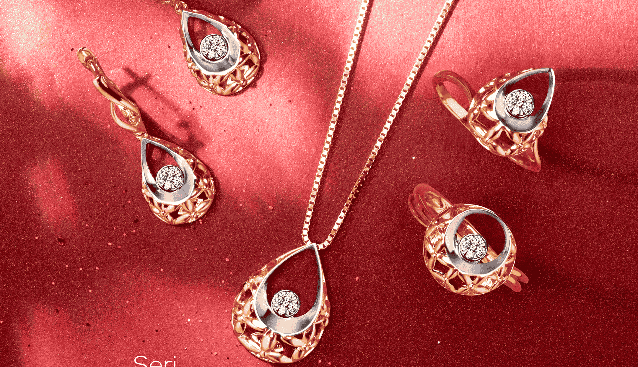 Style Modern ala Gen Z Memakai Model Kalung Emas Berhias Berlian Khas Kearifan Lokal