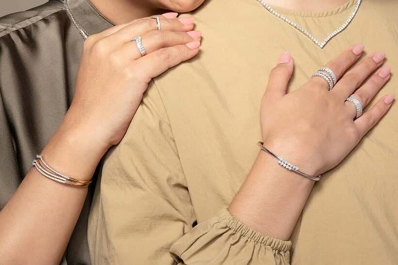 Makin Menawan dengan Memilih Gelang Berlian yang Match dengan Baju Lebaran
