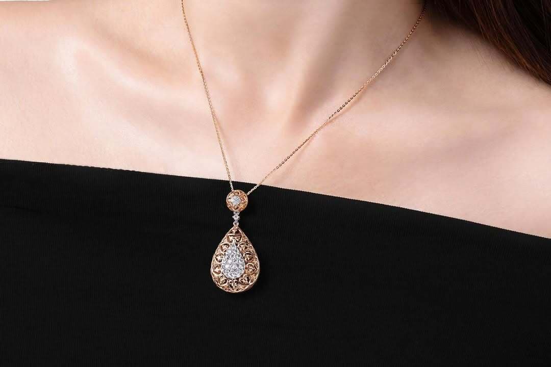5 Tampilan Kalung Berlian Asli yang Menyempurnakan Momen Spesial