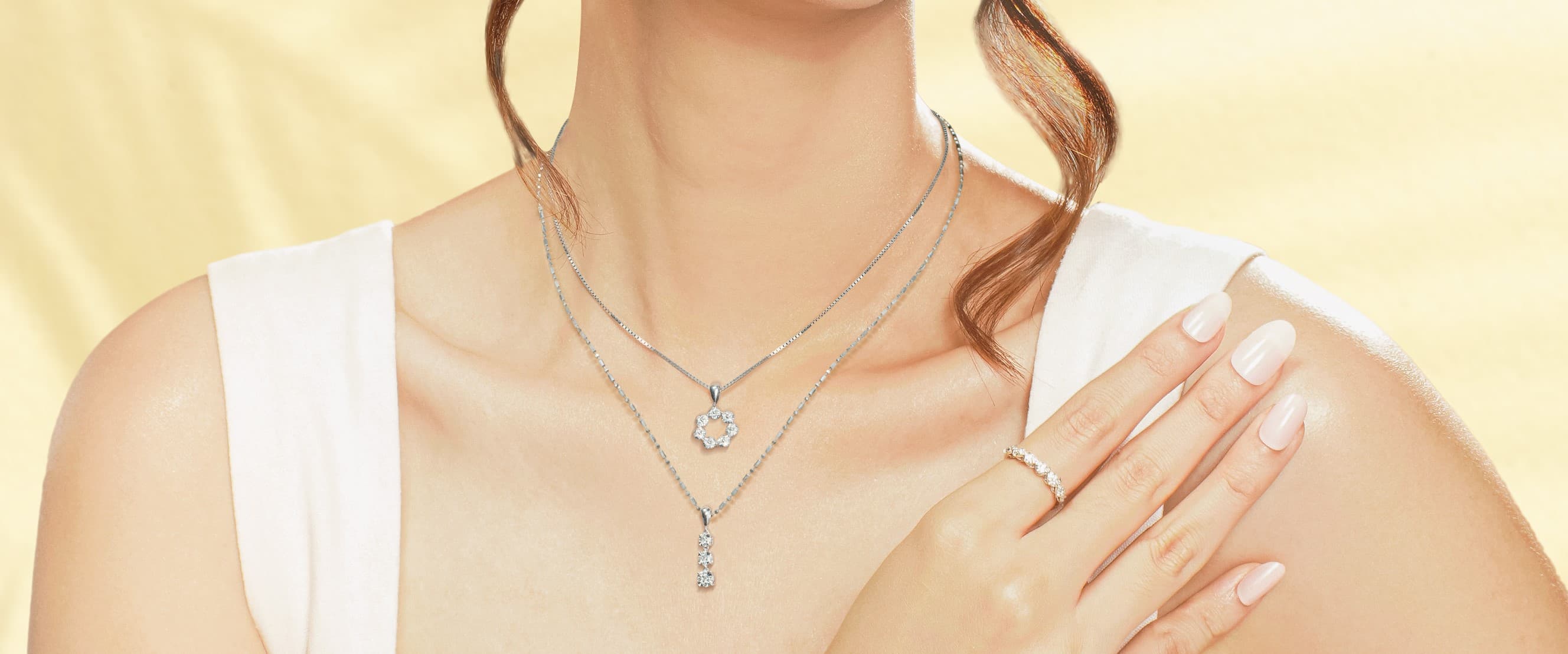 Tampil Trendy Saat Hangout dengan Model Kalung Emas Simple Elegan Berhiaskan berlian
