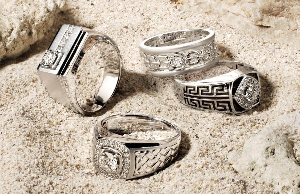 Alasan Mengapa Ayah Layak Mendapat Cincin Emas dengan Berlian sebagai Hadiah