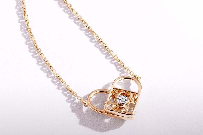 5 Alasan Kalung Liontin Dipilih sebagai Hadiah Favorit Untuk Kekasih
