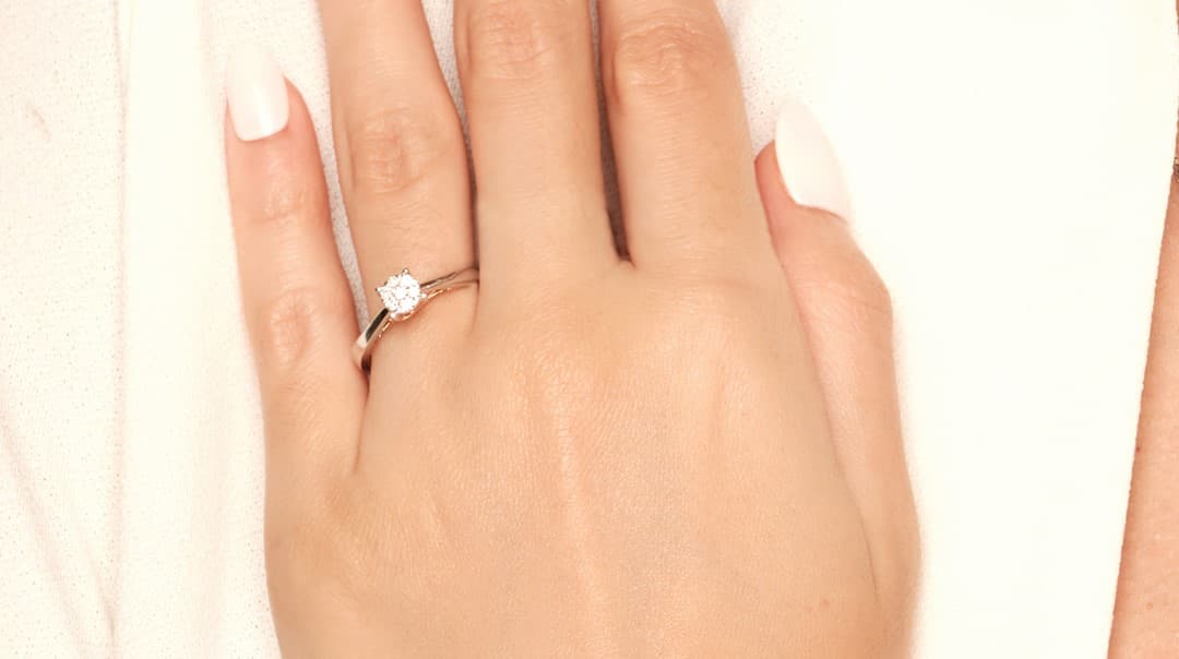 Apakah Promise Ring dan Proposal Ring Sama dengan Cincin Emas Tunangan?
