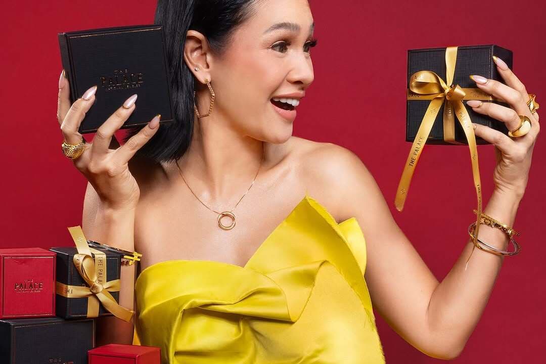 Manfaatkan 7 Momen Ini untuk Memberikan Liontin Inisial sebagai Hadiah