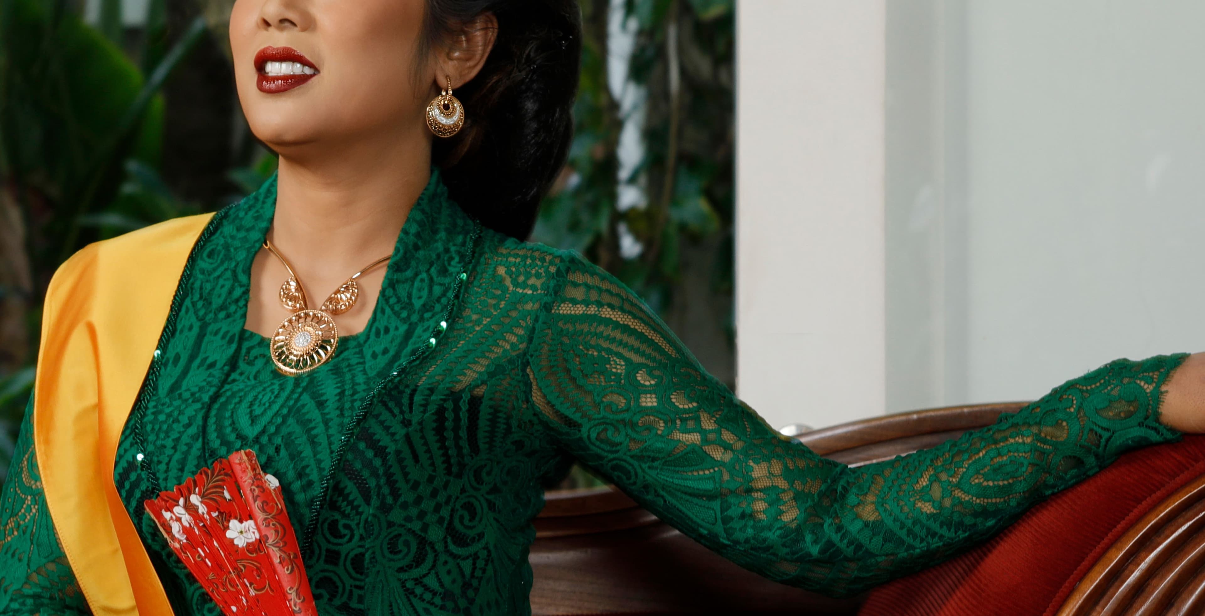 Meriahkan Hari Kemerdekaan dengan Anting Emas Berlian Khas Budaya Indonesia