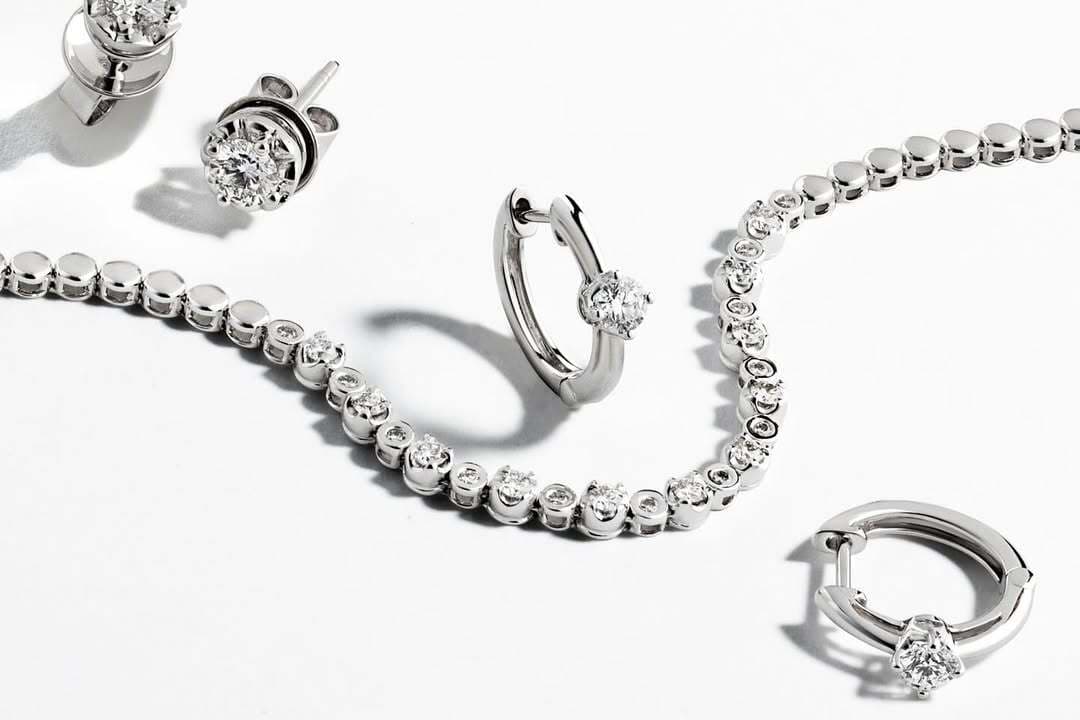 Pantau Grafik Harga Emas Hari Ini Sebelum Beli Perhiasan Incaranmu