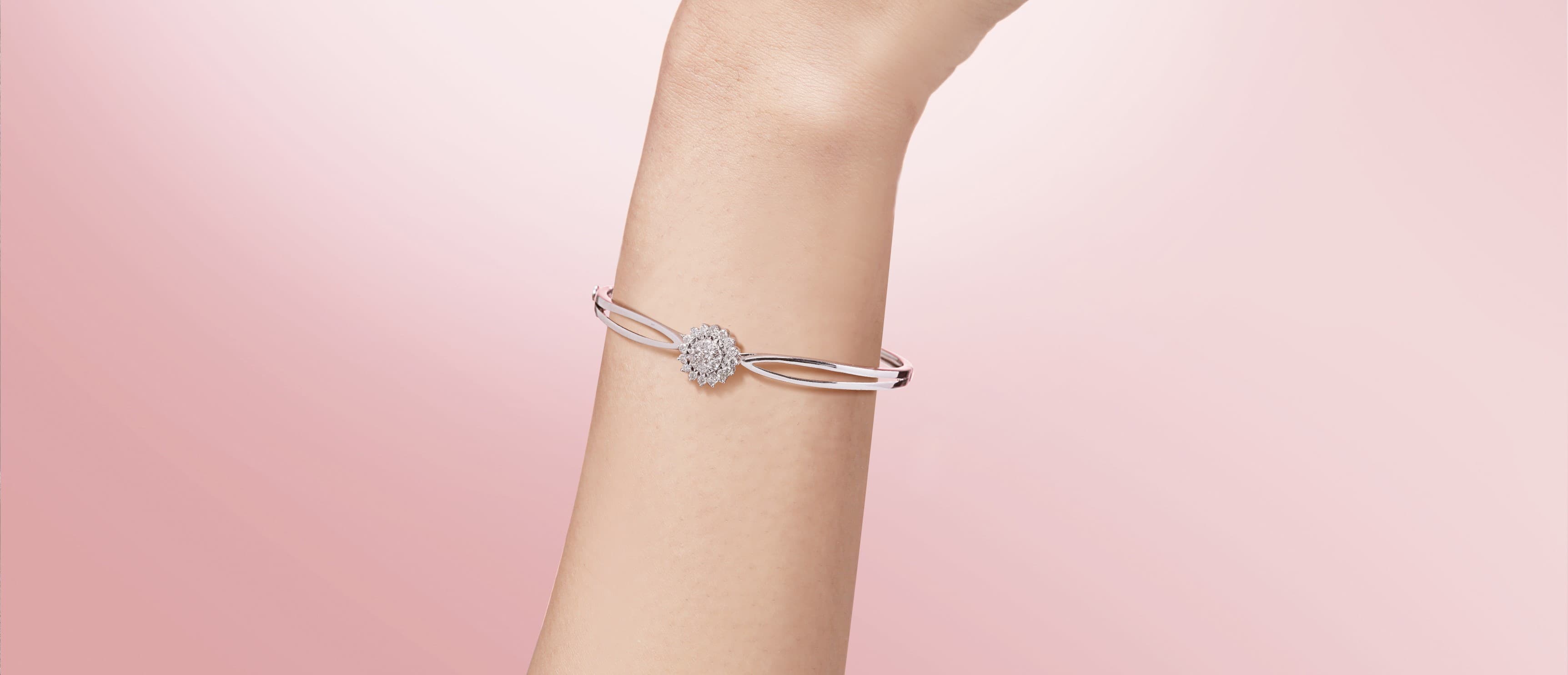 Rekomendasi Gelang Model Terbaru yang Cocok Dipakai dengan Kebaya