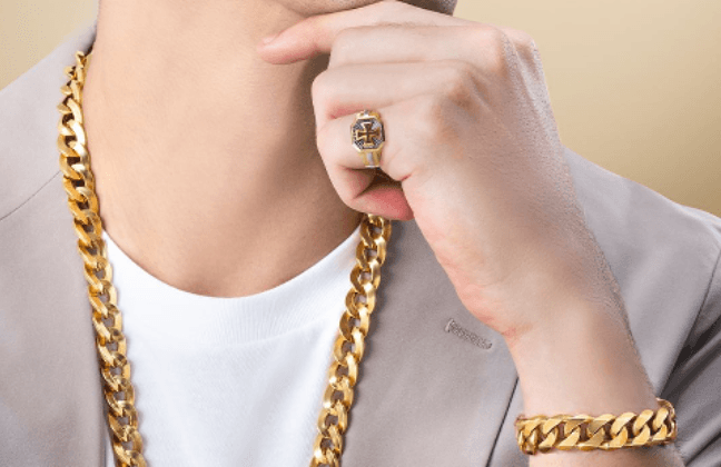 Ini Alasan Mengapa Kalung Pria Emas Jadi Pilihan Tepat untuk Level Up Outfit Anda