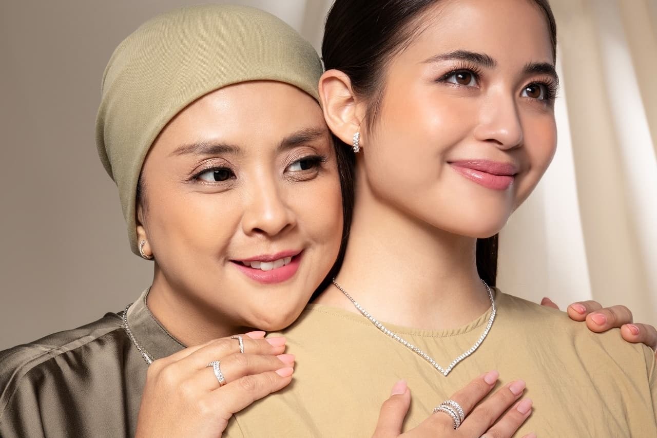 Cincin Emas Wanita dengan Berlian Ini Cocok Jadi Hadiah Lebaran Buat Ibu Tercinta