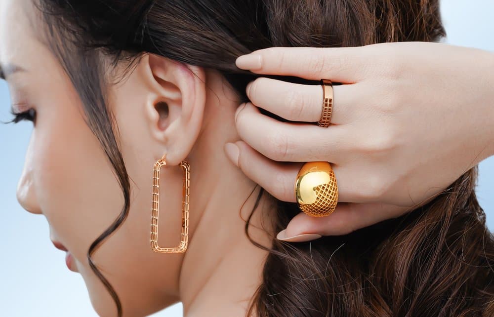 Kenali Ciri Kalung Emas 24 Karat dan 18 Karat, Mana Pilihan yang Terbaik?