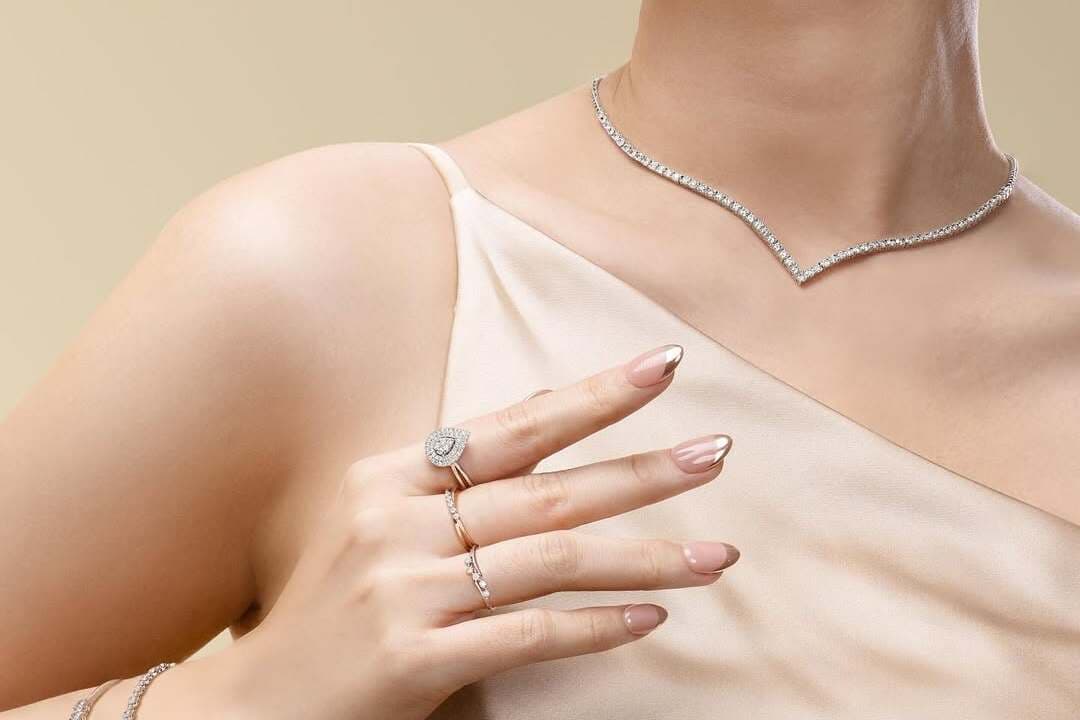 Bagaimana Cara Menentukan Kalung Emas Putih Wanita Yang Tepat?