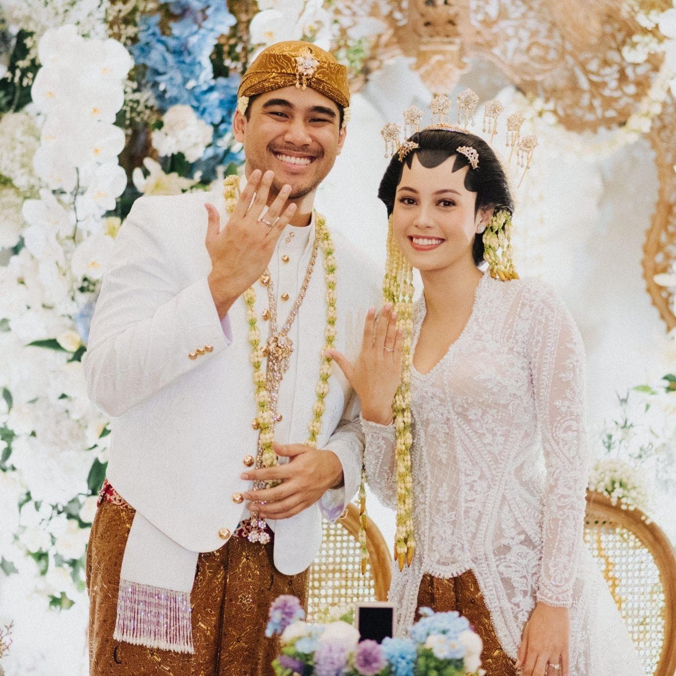 Intip Keindahan Cincin Nikah Berhias Berlian yang Sempurnakan Pernikahan Anggika Bolsterli