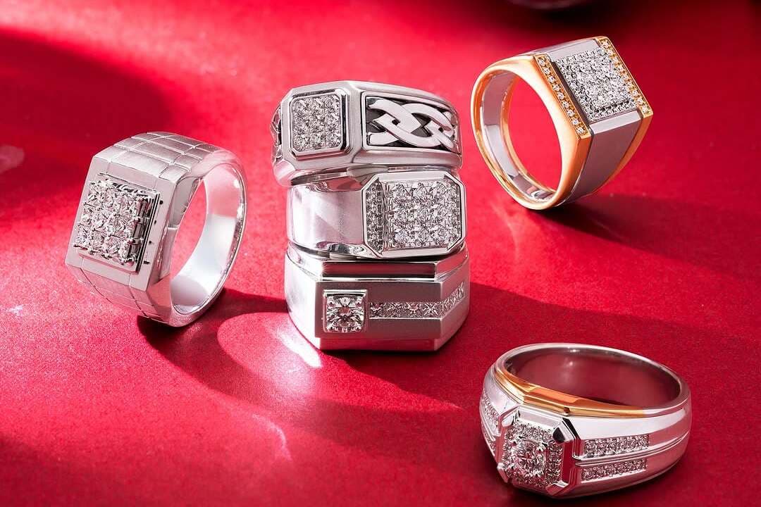 Cara Mengukur Jari Pasangan sebelum Memberikan Cincin Pria sebagai Hadiah Anniversary