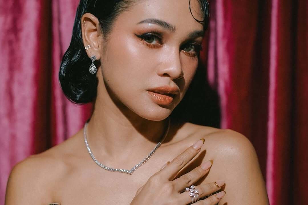 Kalung Emas Model Terbaru ala Selebriti, Siap Jadi Inspirasi Look Terbarumu
