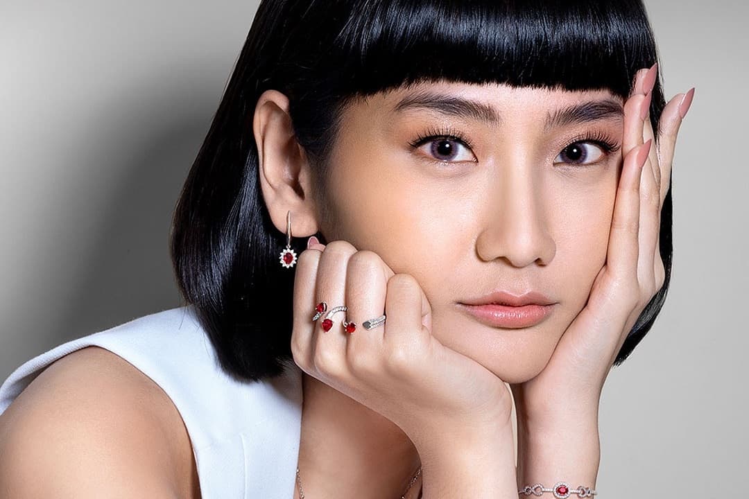 Cincin Tunangan Terbaru dengan Hiasan Batu Permata Mana yang Jadi Pilihanmu?