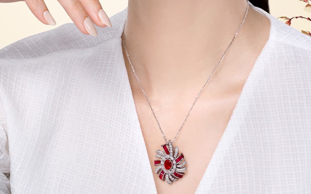 Tebarkan Pesona Kecantikan Dirimu dengan Memakai Unique Diamond Necklace