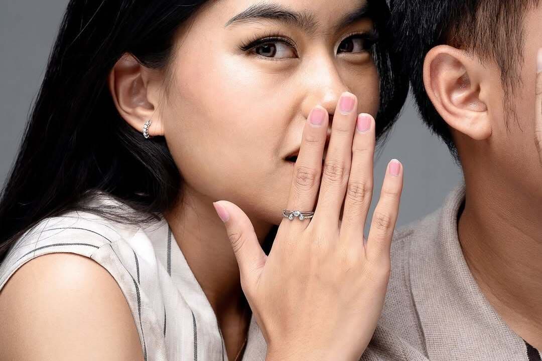 Bagaimana Cara Tau Ukuran Cincin Wanita Untuk Hadiah Valentine?