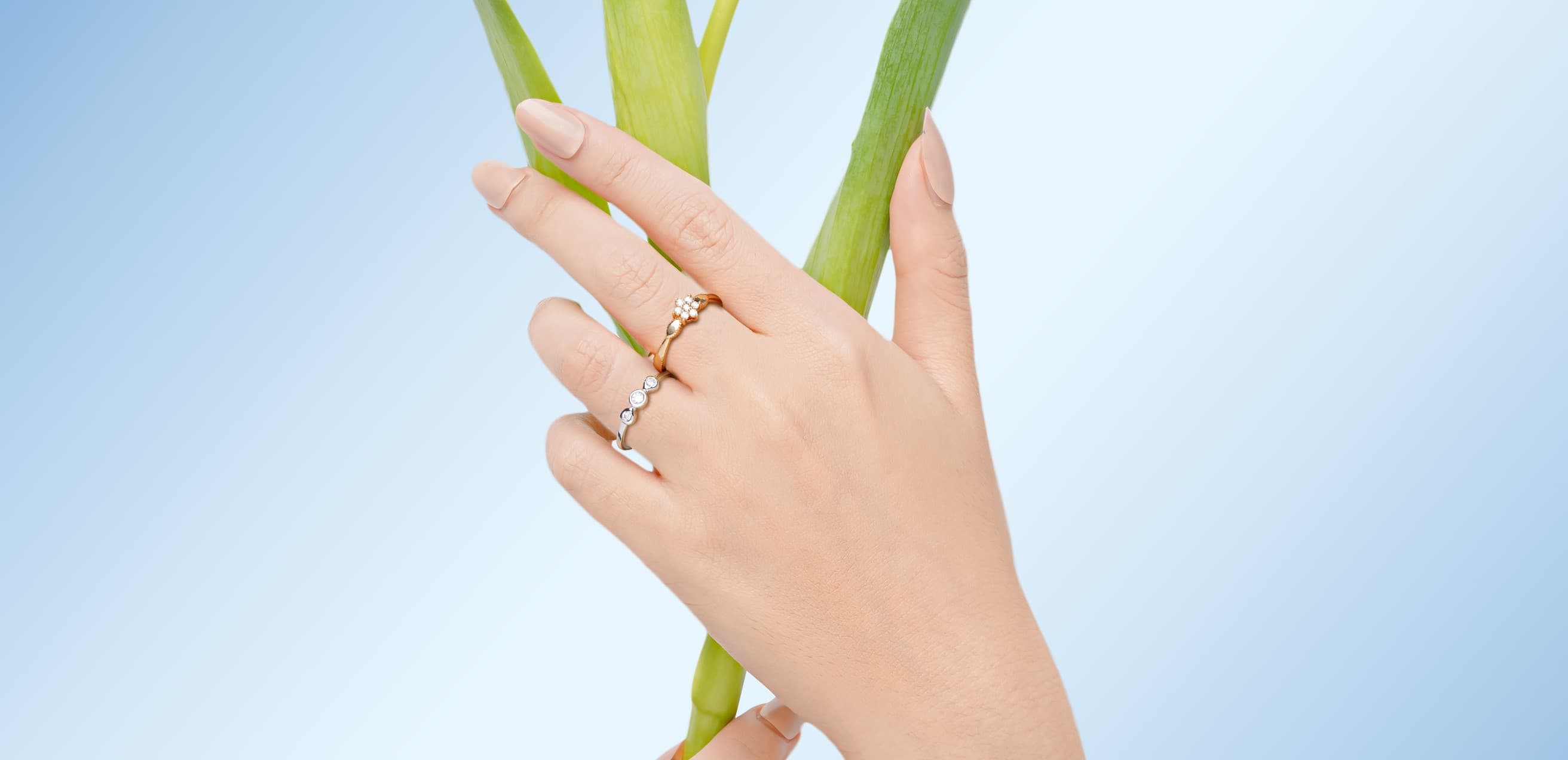 5 Hal yang Tak Boleh Dilewatkan Saat Memilih Cincin Tunangan Emas dengan Berlian