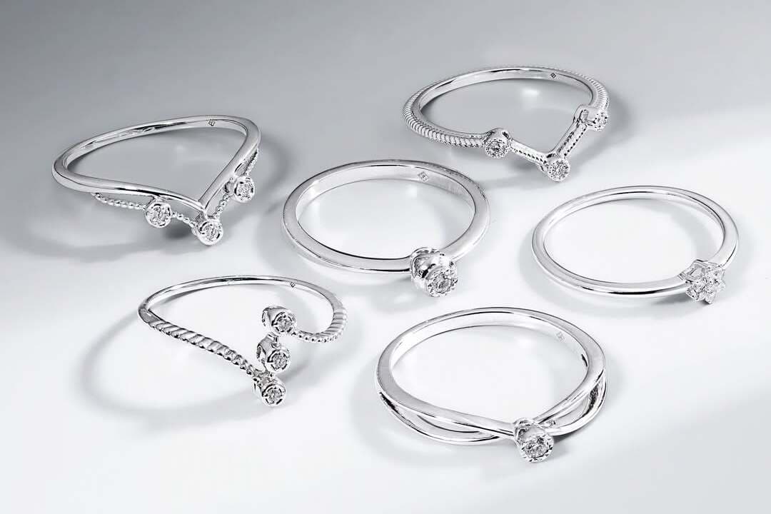 Minimalis Tapi Manis, Ini Kelebihan Cincin Emas Putih Wanita dengan Berlian Solitaire