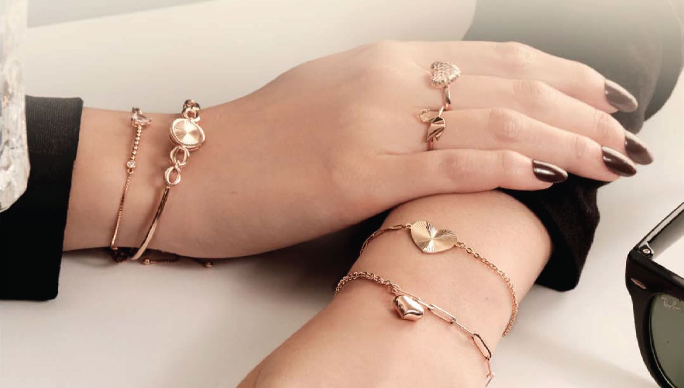 Gelang Emas 24 Karat dan 18 Karat, Mana yang Lebih Cocok Buat Sehari-Hari?