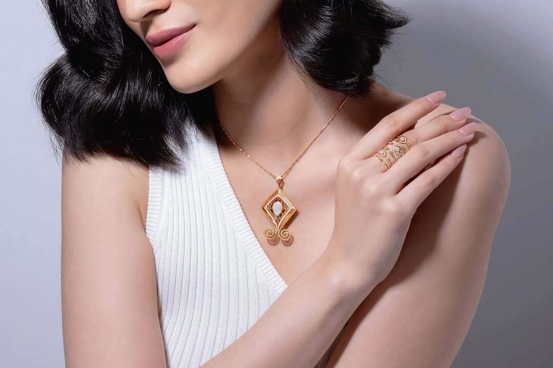 Ini Dia Cara Memilih Kalung Emas 5 Gram Berhiaskan Berlian untuk ke Pesta