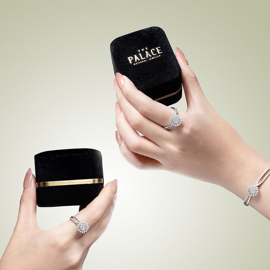 Arti Memberikan Hadiah Pernikahan kepada Pasangan