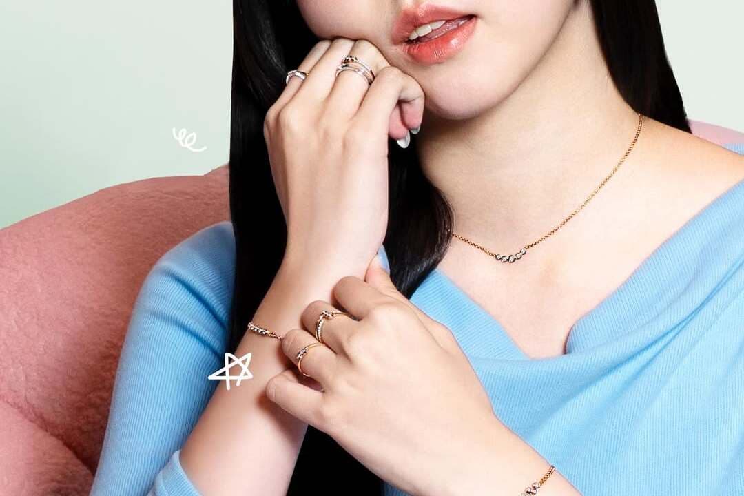 Ide Terkini Hadiah untuk Pacar Dijamin Suka! Salah Satunya dengan Kalung Korea Ini