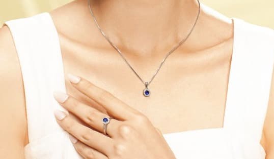 Kenapa Blue Sapphire sering Dipadukan dengan Cincin Berlian Wanita?