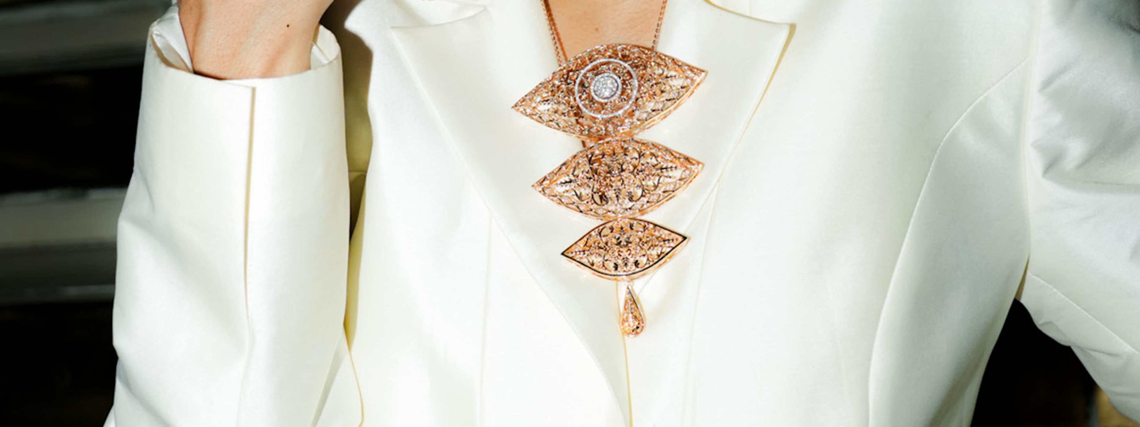 Liontin Emas Bertabur Berlian Tunjukan Pesona Bangga Bernusantara