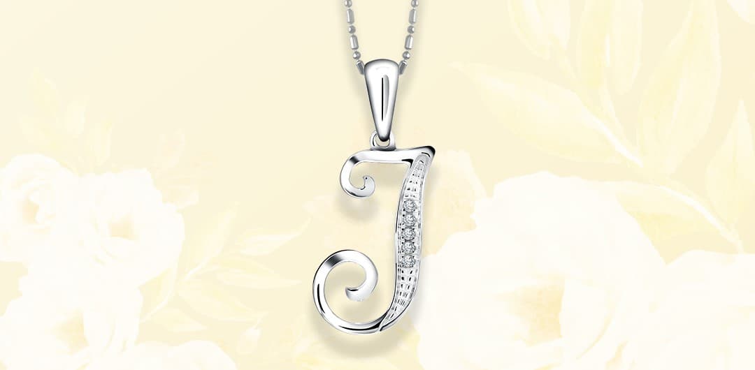 Makna di Balik Initial Pendant, Lebih dari Sekadar Fashion Items