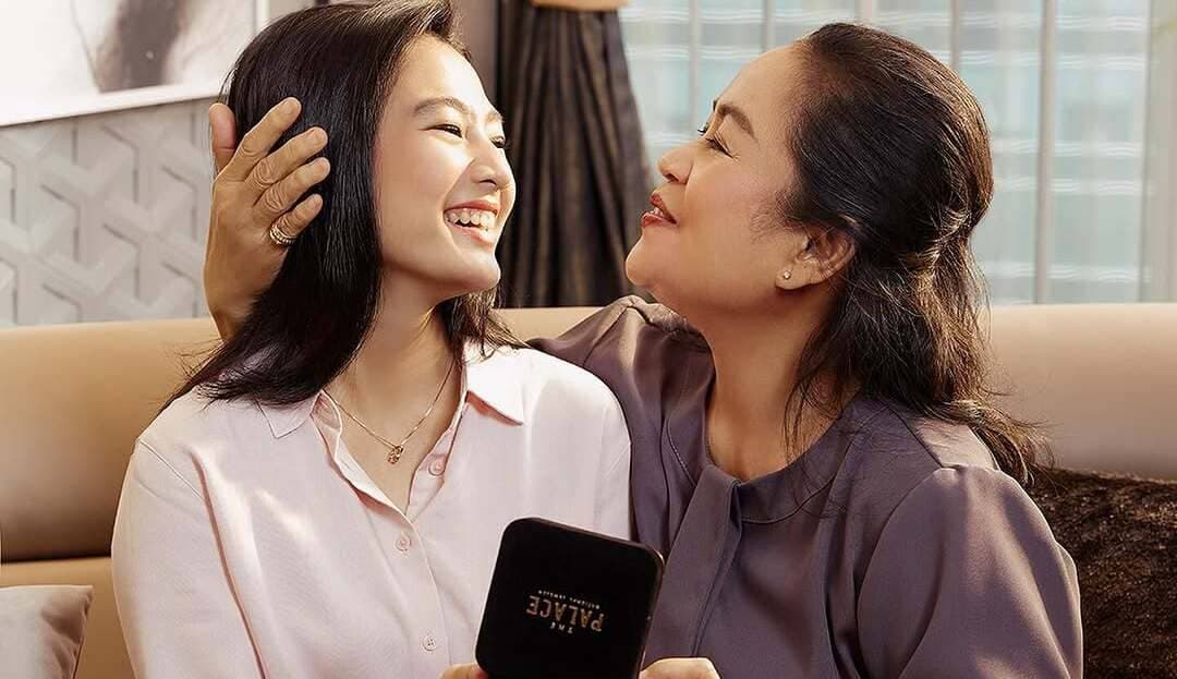 Mengapa Cincin Emas Dengan Berlian Adalah Pilihan Terbaik Hadiah untuk Ibu?